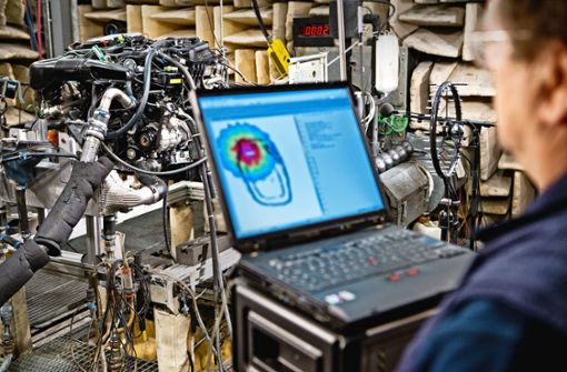 Der Dieselmotor namens OM651 wird mit einer Software gesteuert, die das Kraftfahrt-Bundesamt für unzulässig hält. Foto: Daimler AG