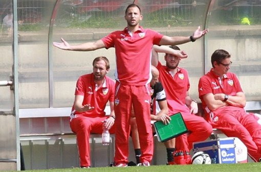VfB-Trainer Domenico Tedesco kann mit dem 2:2 zufrieden sein. Foto: Lommel