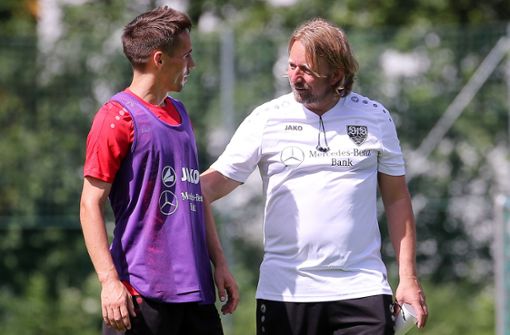 Philipp Klement (li.) wurde von Sven Mislintat vom VfB Stuttgart überzeugt. Wen holt der Sportdirektor noch zum Absteiger? Foto: Baumann