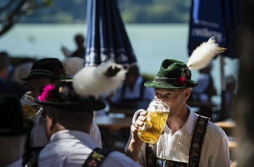 Insbesondere Alkohol wird in Deutschland immer noch viel zu viel getrunken, heißt es seitens der Drogenbeauftragten der Bundesregierung, Marlene Mortler (CSU). Foto: dpa
