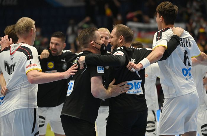 Sieg gegen Polen bei EM: Dezimierte Handballer trotzen Corona-Ausbruch