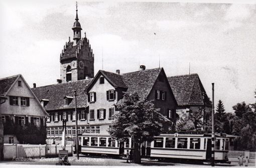 Die alte Straßenbahn fuhr um die Lutherkirche und die „Alte Schule“. Foto: Stadt Fellbach