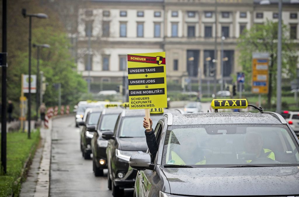 400 Taxifahrer protestieren in Stuttgart gegen die Bundespolitik. Foto: Lichtgut/Leif-H.Piechowski