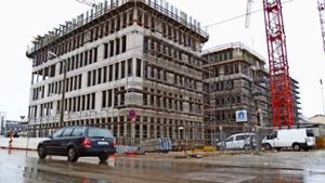 Der Rohbau der neuen KNV-Zentrale ist fast fertig. Weitere Bürogebäude sollen folgen. Foto: Rüdiger Ott