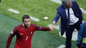 Das Unentschieden im Spiel Portugal gegen Island verpasste Fußballstar Cristiano Ronaldo einen Stimmungsdämpfer. Im Netz werden die Isländer bejubelt. Foto: AP