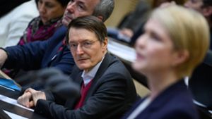 Bundesgesundheitsminister Karl Lauterbach (SPD) hält Transparenz für dringend erforderlich. Foto: Bernd von Jutrczenka/dpa