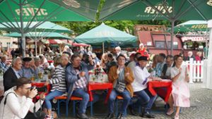 Hamburger Fischmarkt auf dem Karlsplatz: Bereits am ersten Tag strömen die Stuttgarter auf den Fischmarkt