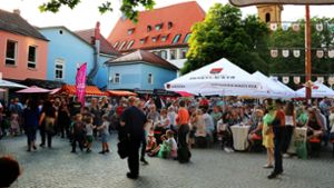 Die Abendmärkte finden in Bad Cannstatt wieder auf dem Marktplatz statt: am 16. Juni geht es los. Foto: Edgar Rehberger