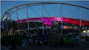 Von blau bis rot: Das Stuttgarter Stadion strahlte am Sonntagabend in vielen Farben. Foto: Pressefoto Baumann/Hansjürgen Britsch