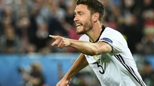 Jonas Hector schießt Deutschland gegen Italien ins Halbfinale der Fußball-EM. Foto: AFP