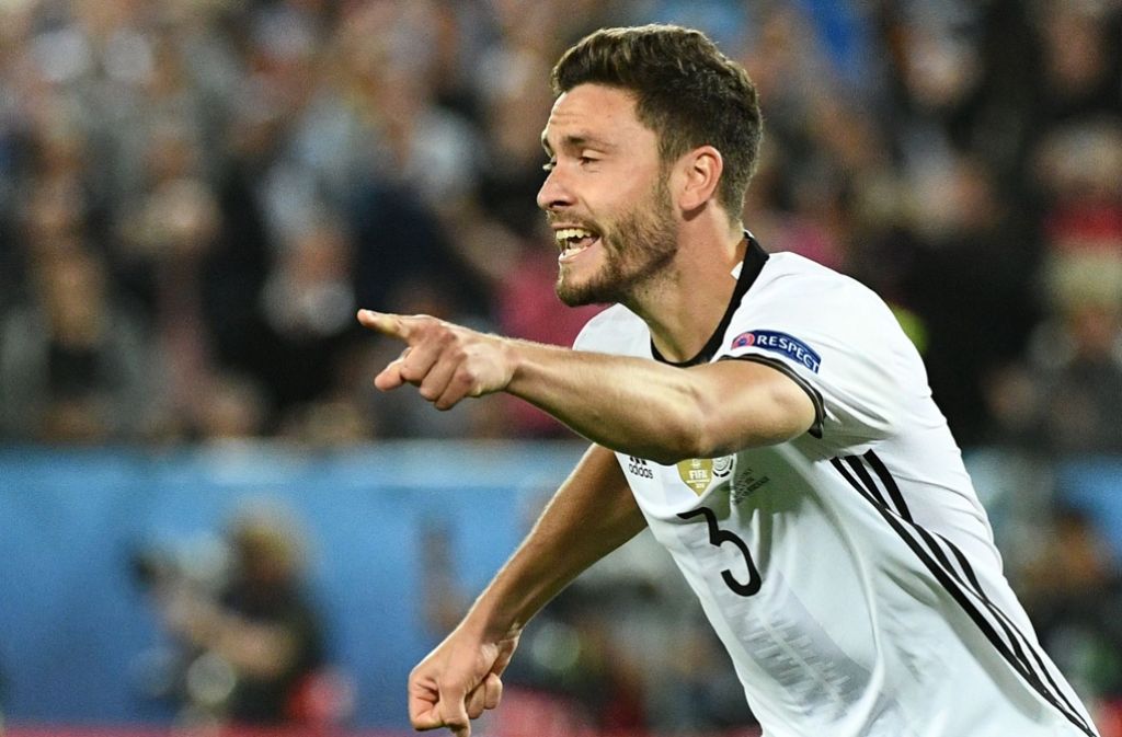 Jonas Hector schießt Deutschland gegen Italien ins Halbfinale der Fußball-EM.