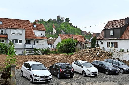 Die Parkplätze am Straßenrand bleiben trotz der Pläne erhalten. Foto: Werner Kuhnle