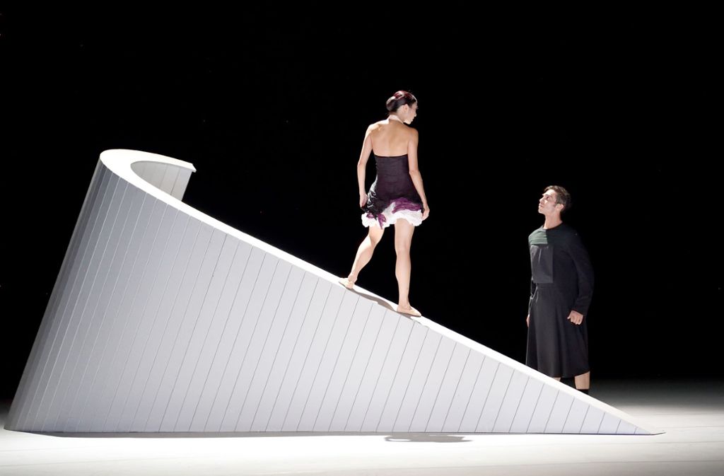 Hyo-Jung Kang und Jason Reilly in Johan Ingers Ballett „Out of Breath“, das dem neuen Stuttgarter Ballettabend den Titel lieh.