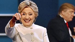 Hillary Clinton siegt in Schlammschlacht