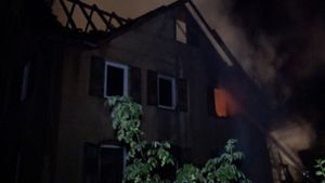Bei einem Gewitter im Großraum Tübingen sind ein Wohnhaus (Foto) sowie ein Teil eines Firmenkomplexes in Brand geraten. Foto: 7aktuell.de/Alexander Hald