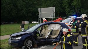 Bei einem Unfall in der Nähe von Weilheim wurden drei Menschen schwer verletzt. Foto: SDMG