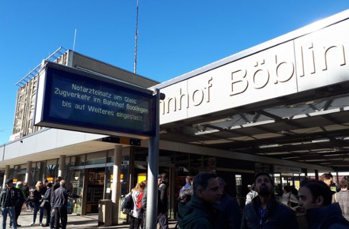 Stillstand in Böblingen: die Fahrgäste müssen warten. Foto: Gerlinde Wicke-Naber