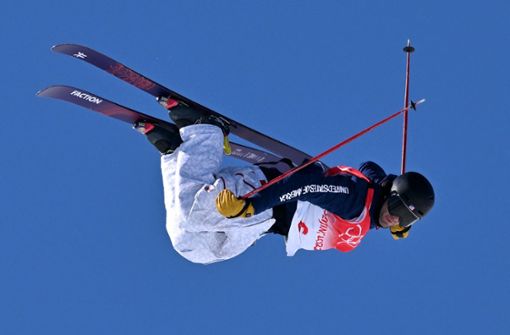 Freestyler Alexander Hall gewann die achte Goldmedaille für die USA bei den Winterspielen in China. Foto: AFP/Ben Stansall
