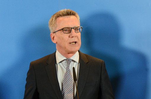 Innenminister de Maizière und Bayerns Staatsminister Herrmann beschließen noch mehr Grenzkontrollen. Foto: dpa
