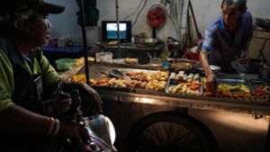 Die Kultur der Straßenstände mit Essen in Bangkok ist akut gefährdet. Foto: AFP