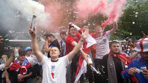 Die englischen Fans sind bereits vor dem Halbfinale in Feierlaune. Foto: dpa/Zac Goodwin