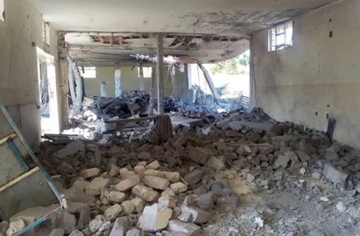 Nach dem Luftangriff auf ein Flüchtlingslager sind große Teile des Zentrums zerstört. Nach UN-Angaben sind beim Angriff 44 Menschen getötet worden. Foto: dpa