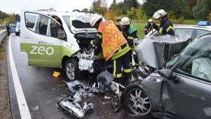 Bei einem schweren Verkehrsunfall in Pforzheim wurden die Fahrer eines Mini und eines Elektroautos schwer verletzt. Foto: 7aktuell.de/Igor Myroshnichenko