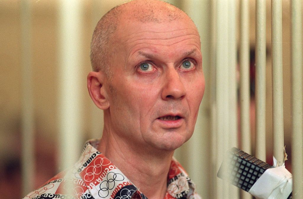 Andrei Tschikatilo (hier während des Gerichtsprozesses in Rostow im April 1992) fielen zwischen 1978 und 1990 mindestens 54 Menschen, die meisten davon Kinder und Jugendliche, zum Opfer. Foto: AFP