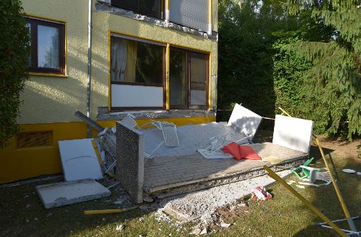 Laut Polizei kann es dauern, bis Untersuchungsergebnisse zum Fall des abgerissenen Balkons in Nußloch vorliegen. Foto: dpa