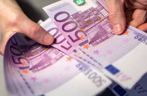 Gültig bleiben 500-Euro-Scheine auch nach dem Ausgabestopp. Foto: dpa