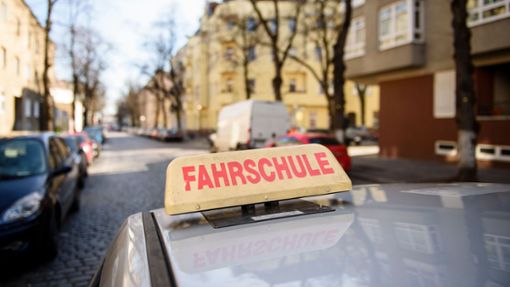 Der TÜV-Verband hat neue Zahlen zur Führerscheinprüfung in Deutschland vorgelegt. Foto: Gregor Fischer/dpa