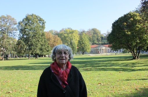 Im Kurpark werden bei Lore Niederer Erinnerungen an ihre Kindheit  wach. Foto: Annina Baur