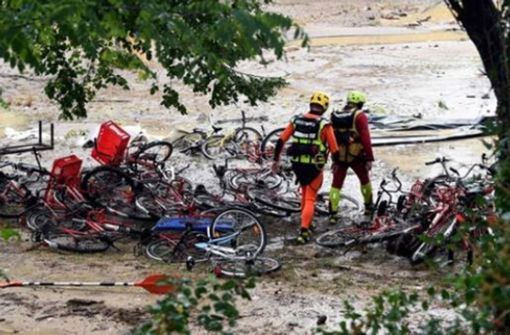 Das Zeltlager eines Vereins aus Leverkusen war am Donnerstag nach schweren Regenfällen überflutet worden. Foto: AFP