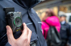 In Baden-Württemberg kommen Bodycams seit 2019 zum Einsatz (Symbolbild). Foto: dpa/Sebastian Gollnow