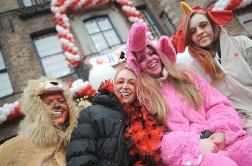 Mit den traditionellen Rosenmontagszügen in den rheinischen Hochburgen erreicht der Karneval seinen Höhepunkt. Klicken Sie sich durch die narrische Bildergalerie. Foto: dpa
