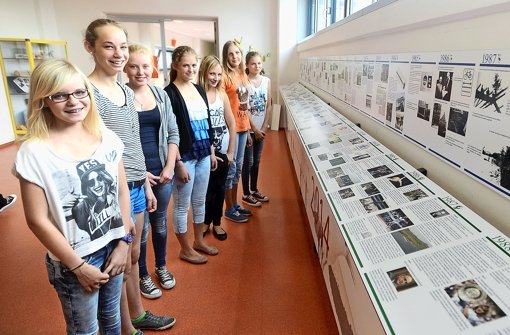Die Schüler haben mit viel Akribie die Geschichte der Schule erforscht und ansprechend dargestellt. Foto: Werner Kuhnle