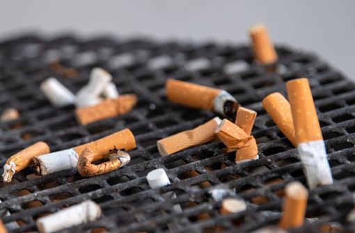 Bi zu zehn Jahre dauert der Abbau von Zigarettenfiltern. Foto: dpa/Monika Skolimowska