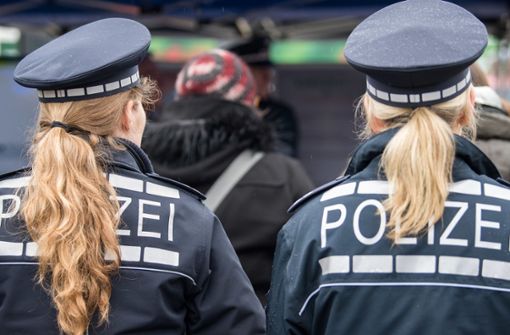 Polizistinnen wurden in Siegen von einem Taxifahrer sexistisch beleidigt (Symbolbild). Foto: Sebastian Gollnow/dpa