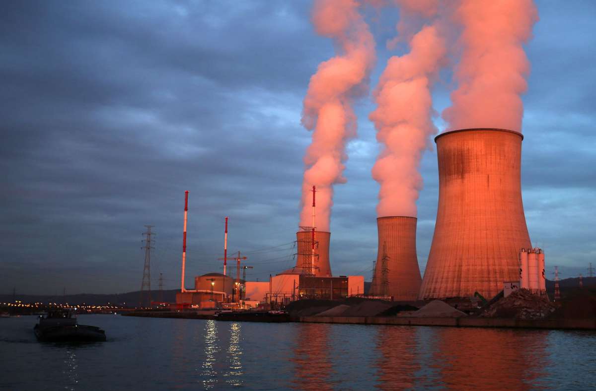 Das belgische Atomkraftwerk Tihange gilt als Pannenreaktor. Im Jahr 2016 musste ein Block des umstrittenen Meilers unweit von Aachen wegen technischer Probleme automatisch abgeschaltet werden. Foto: dpa/Oliver Berg