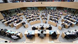 Die Abgeordneten des baden-württembergischen Landtags stimmten am Mittwoch darüber ab, die Anzahl der Wahlkreise im Südwesten um fast die Hälfte zu reduzieren. Foto: dpa/Bernd Weißbrod