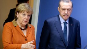 Archivbild: Bundeskanzlerin Angela Merkel (CDU) und der türkische Ministerpräsident Recep Tayyip Erdogan bei einer gemeinsamen Pressekonferenz in Ankara. Foto: dpa