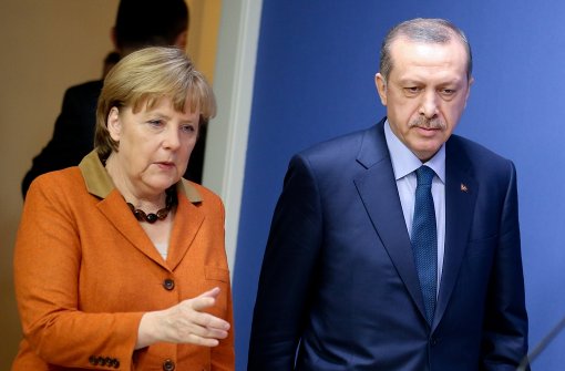 Archivbild: Bundeskanzlerin Angela Merkel (CDU) und der türkische Ministerpräsident Recep Tayyip Erdogan bei einer gemeinsamen Pressekonferenz in Ankara. Foto: dpa