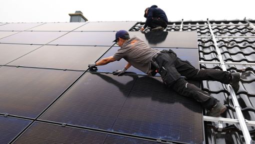 Solaranlagen verteilen sich höchst ungleich auf Stuttgarts Dächern. Foto: dpa/Oliver Berg