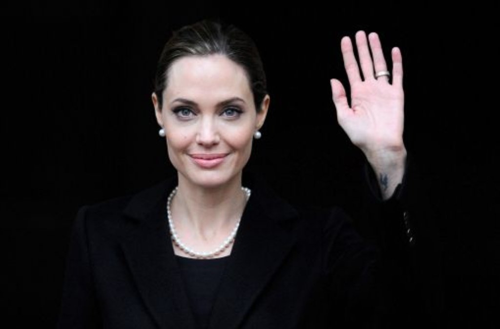 UN-Sonderbotschafterin Angelina Jolie hat auf dem G8-Gipfel in London einmal mehr auf die schwierige Situation von Frauen in Krisengebieten hingewiesen.