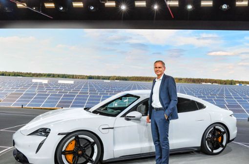 Zu den ersten Aufgaben von Oliver Blume als Porsche-Chef gehörte es, den Aufsichtsrat von dem vollelektrischen Supersportwagen Taycan zu überzeugen. Foto: AFP/PATRICK PLEUL