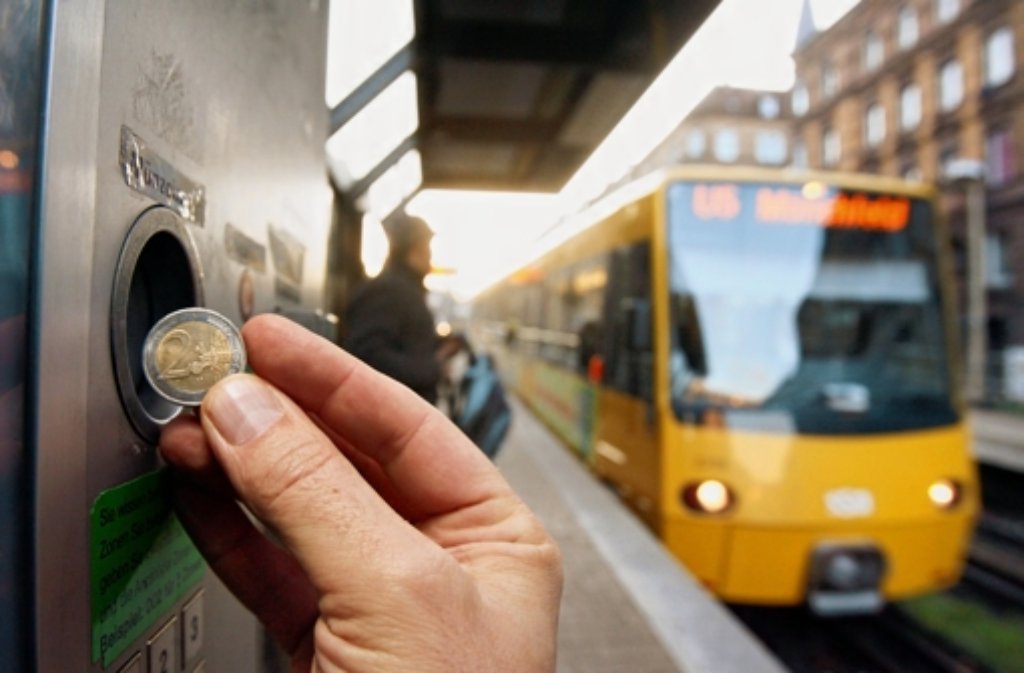 Ihre Fahrdienste wollen sich die Stuttgarter Straßenbahn AG und der Verkehrsverbund VVS auch im kommenden Jahr wieder teurer bezahlen lassen. Foto: dpa