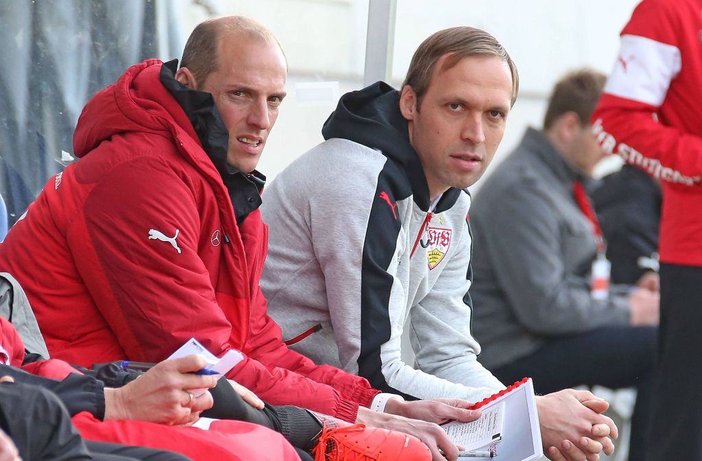 Andreas Hinkel (re.) holt unter seiner Regie den dritten Sieg im dritten Spiel mit dem VfB II.