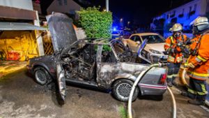 Bei einem Garagenbrand in Ditzingen brannte ein Auto komplett aus. Foto: 7aktuell.de/Simon Adomat