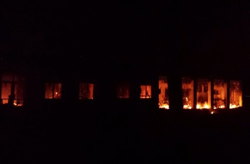 Das brennende Krankenhaus der Hilfsorganisation „Ärzte ohne Grenzen“ im afghanischen Kundus: Verzweifelt versucht, den US-Luftangriff zu stoppen. Foto Foto: MSF