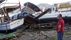 Beschädigte Boote im Hafen von Bodrum (Türkei). Das Seebeben in der Nacht auf Freitag hat einen kleinen Tsunami ausgelöst. Foto: AP